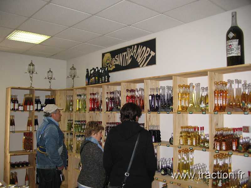 2011_CVAAM_35ans_5_Distillerie (16).JPG - 35 Ans du CVAAM, sortie dans le Doubs et le Jura, du 26 Avril au 1er Mai 2011, la distillerie Les Fils d'Emile Pernot à la Cluse